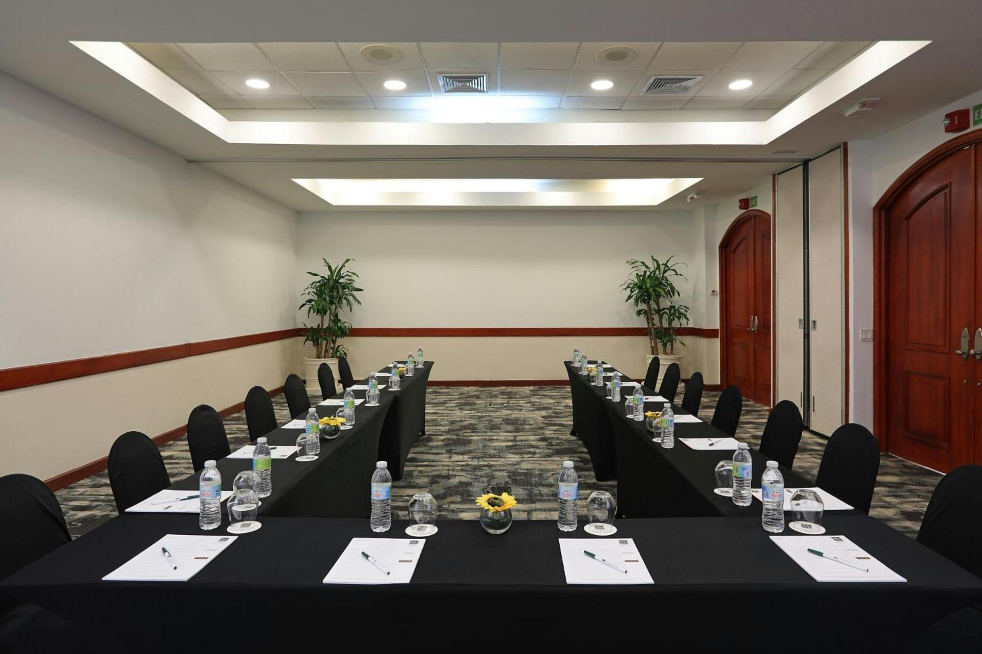 Four Points By Sheraton Santo Domingo La Caleta Luaran gambar